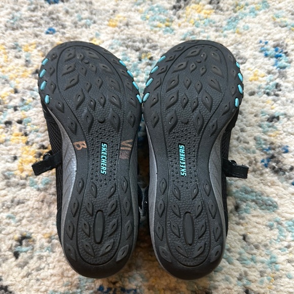 Skechers Relaxed Fit Memory Foam Shoes Mary Janes Black Size 5 Great condition - Picture 6 of 12